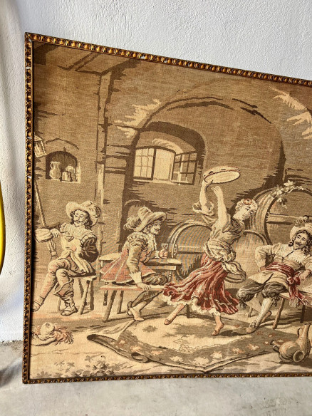 Antiguo tapiz con escenas