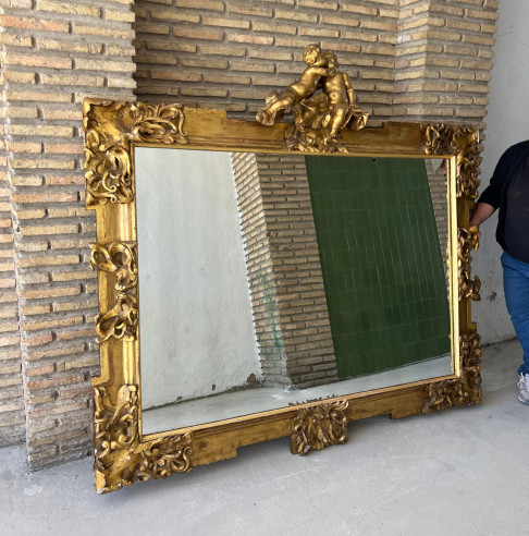 Gran Espejo en madera con ángeles dorados en oro SXIX.