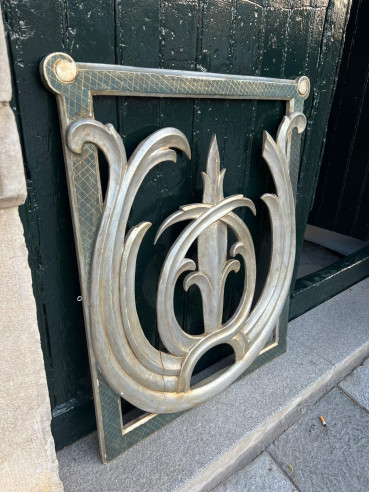 Adorno en madera para penacho o detalle de altar.