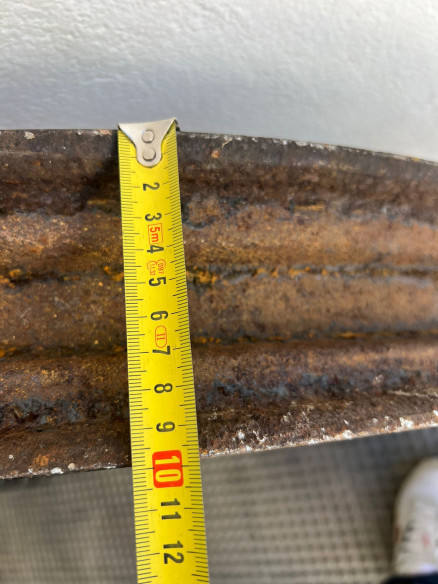 3Ruedas de carro en hierro.