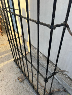Antigua reja hecha a fragua. 2