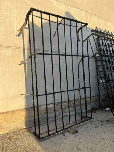 Antigua reja hecha a fragua.