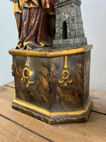 Talla de Santa Barbara en madera.