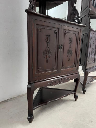 Pareja de Vitrinas rinconeras en madera de palo...