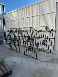 Conjunto de 6 rejas macizas hechas a fragua. 2