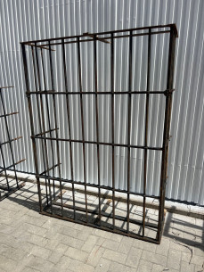 4 Rejas iguales macizas hechas a fragua.