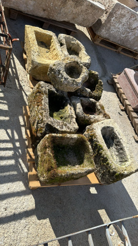 Piletas de diferentes tamaños y formas.