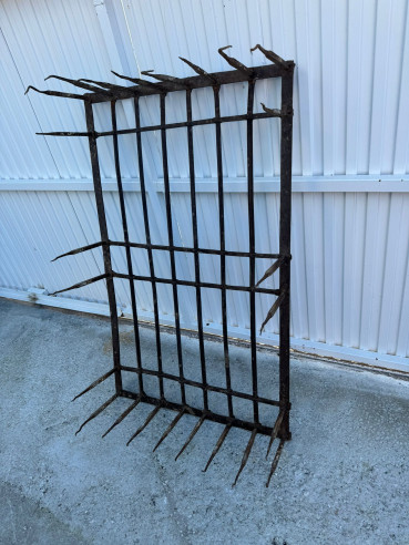 Preciosa reja de convento hecha a fragua.