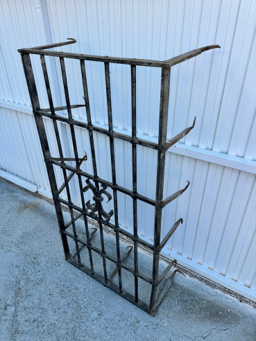 Antigua reja hecha a fragua.