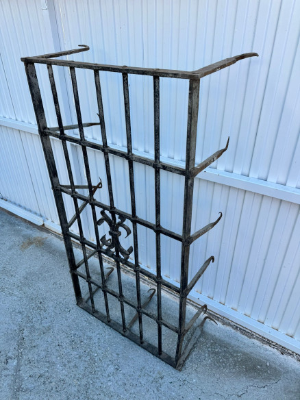 Antigua reja hecha a fragua.