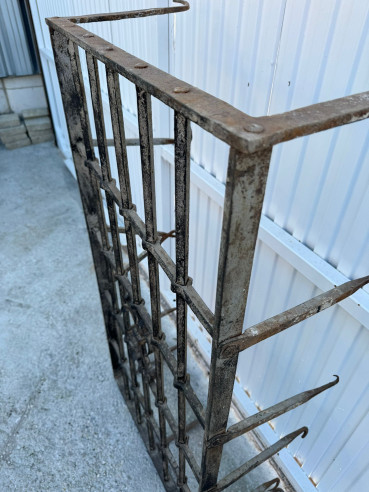 Antigua reja hecha a fragua.