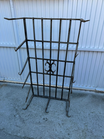 Antigua reja hecha a fragua.