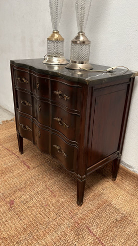 Mueble recibidor con formas.