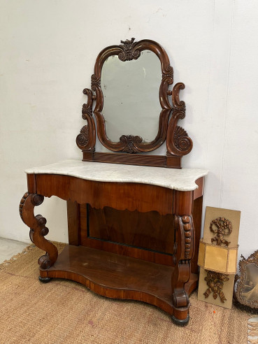 Conjunto fernandina de consola con espejo en caoba, (hacia 1860).