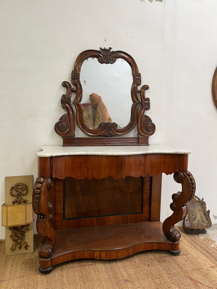 Conjunto fernandina de consola con espejo en caoba, (hacia 1860).