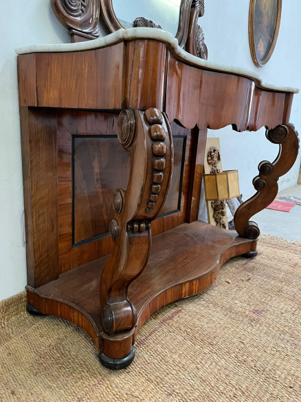 Conjunto fernandina de consola con espejo en caoba, (hacia 1860).