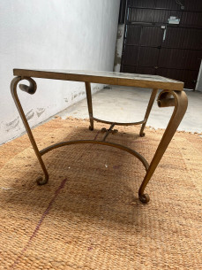 Mesa de forja con formas y tapa de mármol verde. 2