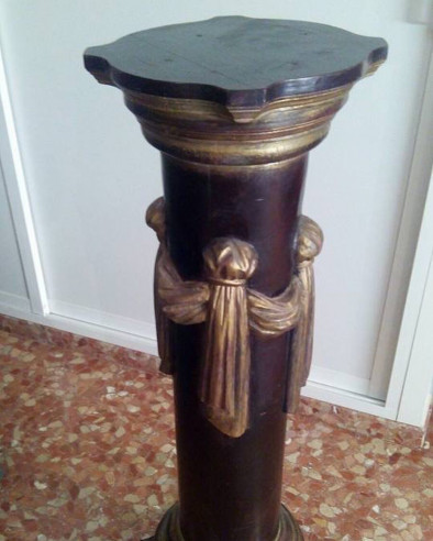 Columna con pedestal