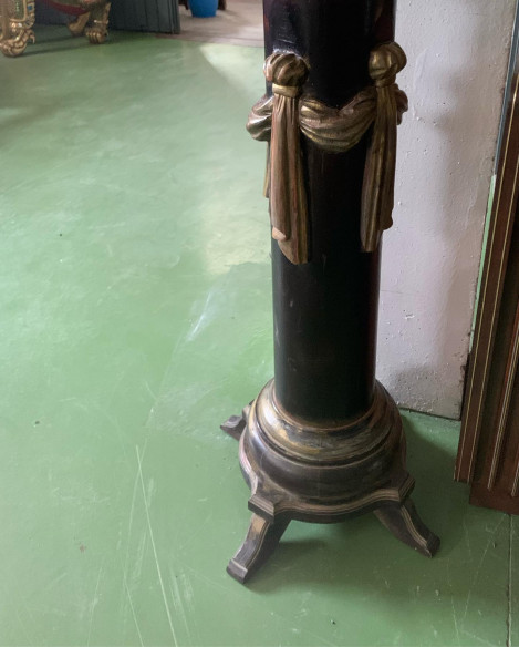 Columna con pedestal