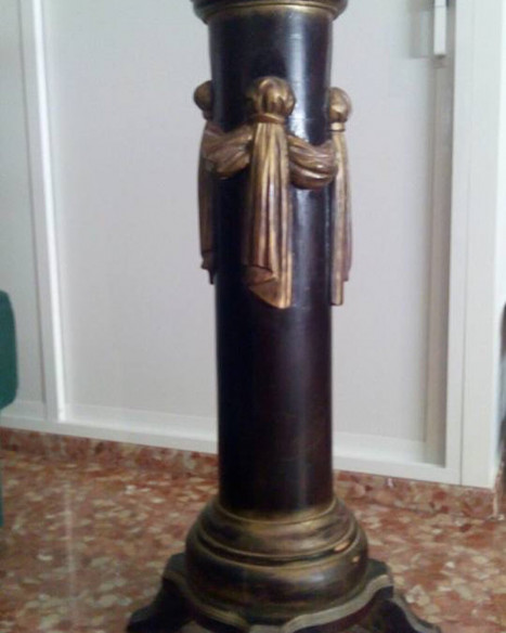 Columna con pedestal