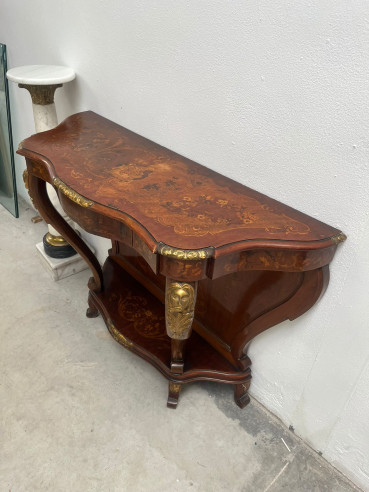 Bonita consola con marquetería, escenas...