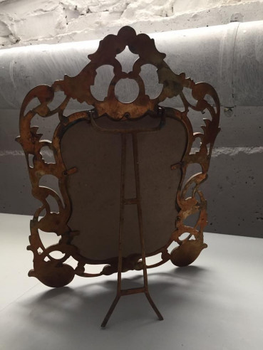 Antiguo portarretratos en bronce