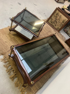 Pareja de mesas compañeras con adornos de piña en bronce,... 2