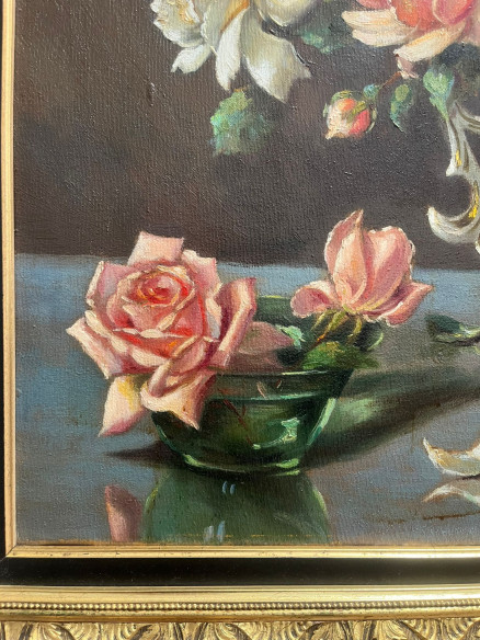 Elegante pintura con motivos florales y escena romántica, pintada por el pintor sevillano Juan Almonte.