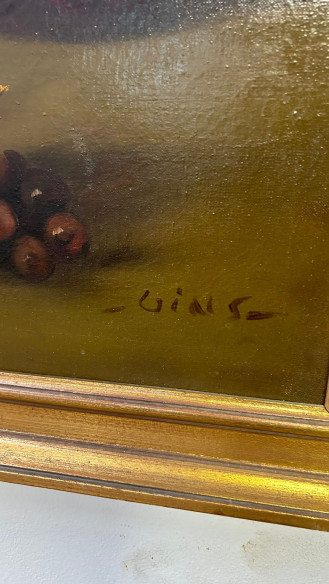 Bodegón frutal con marco dorado y firmado.