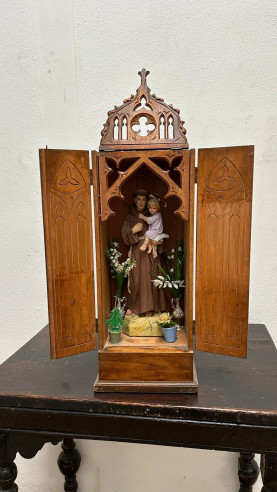Capilla domiciliaria San José, en olot con cajón y llave.
