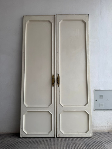 Elegantes puertas de interior correderas o batientes.