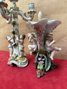 Centro de mesa con ángeles músicos y candelabro, ambos... 2