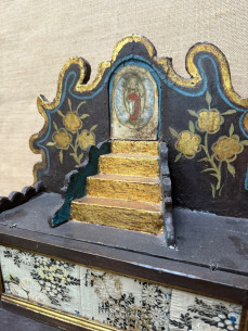 Escritorio bargueño con oratorio pintado a mano y cajones... 2