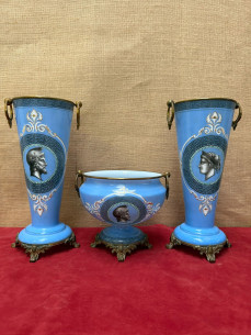 Opalinas decoradas con emperadores y detalles en bronce.