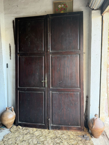 Pareja puertas de gran tamaño.