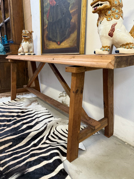 Consola de gran tamaño.