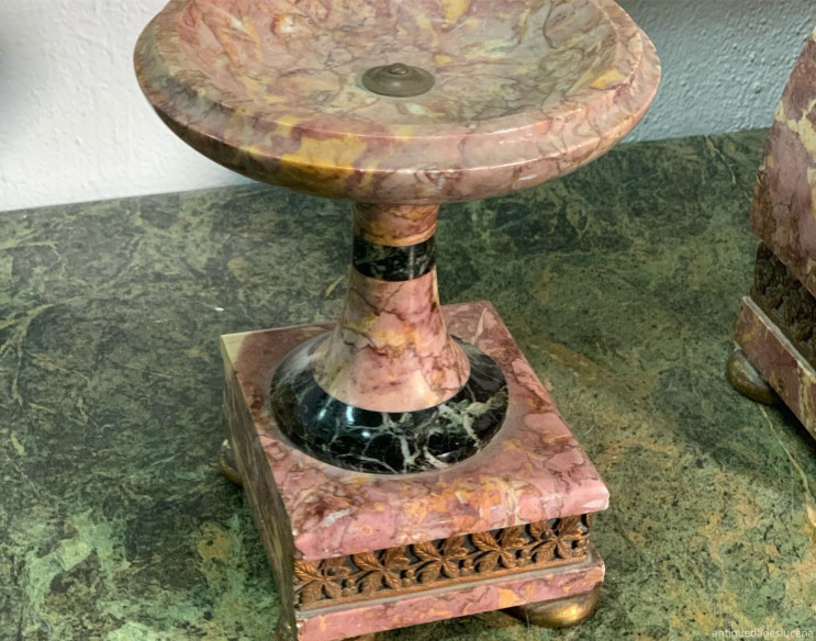 Reloj con guarnición art-deco