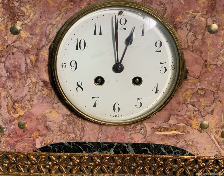 Reloj con guarnición art-deco