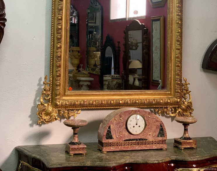 Reloj con guarnición art-deco