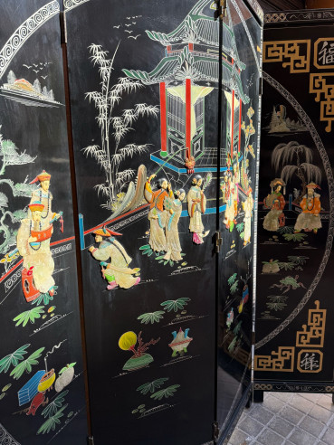Biombo o paraban oriental con personajes...
