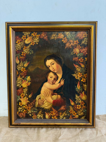 Virgen del Rosario, siguiendo modelo de Zurbarán enmarcada en aureola de flores, al estilo flamenco e italiano.