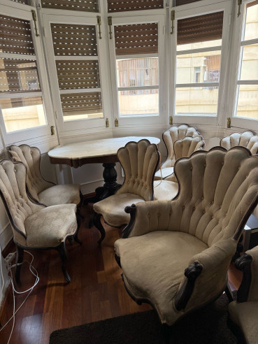 Conjunto isabelino en madera de palo santo, sofá, 2 sillones y 6 sillas en forma de peina o concha