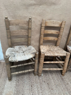 Conjunto de 4 antiguas sillas rústicas bajas de chimenea... 2