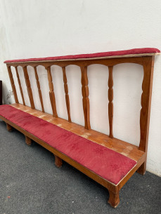 Reclinatorio tapizado para 4 personas. 2