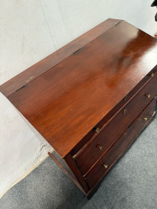 Cómoda escritorio con 3 cajones en madera de caoba. 2