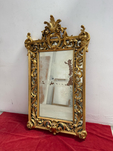 Fantástico espejo rococó Francés, dorado con luna desgastada S. XIX.