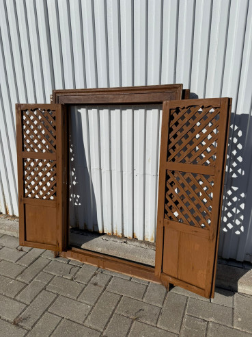 Antigua puerta alacena con celosía S. XIX.