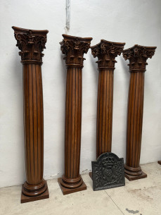 4 columnas de gran tamaño.