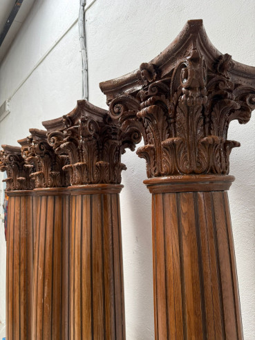 4 columnas de gran tamaño.