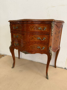 Cómoda con cajones con formas, marquetería estilo...